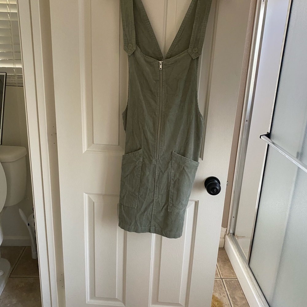 Miscellaneous items from Lele’s closet - Picture 9 of 16